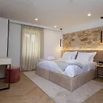 לינה וארוחת בוקר Olea Luxury &