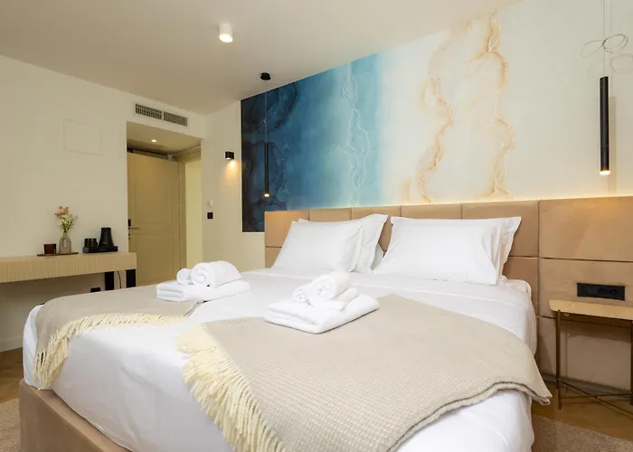 Olea Luxury & 3*